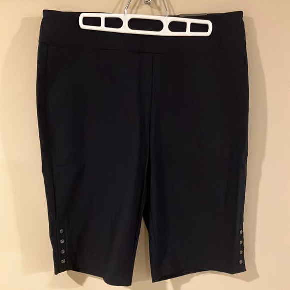 Denver Hayes Pants - NWT Denver Hayes Women's Navy Bermuda Shorts